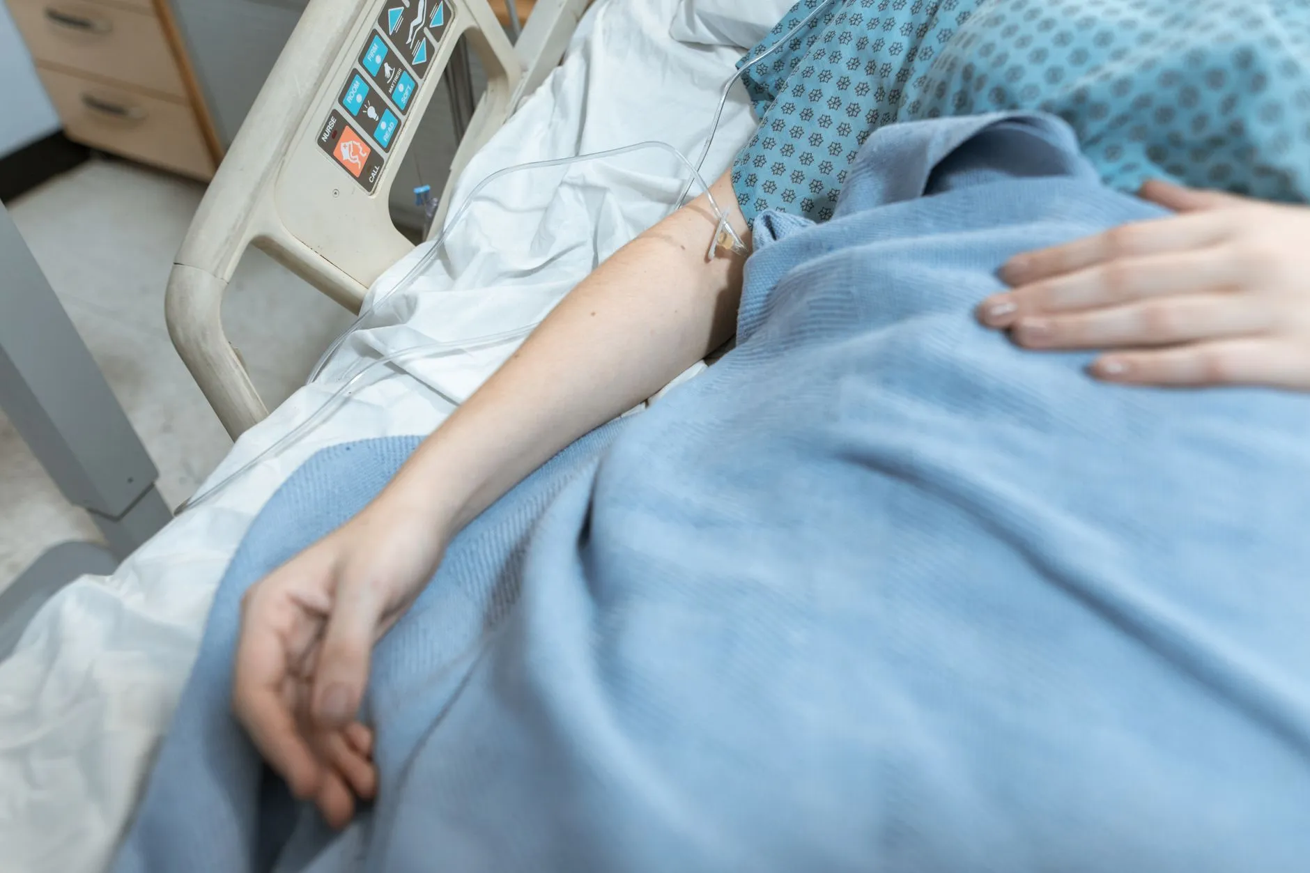 中医药健康产品研发对比分析：传统医方与现代科技融合的实践路径